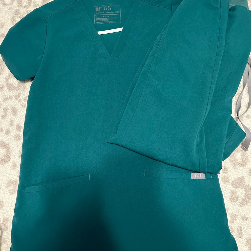 Figs green scrub set